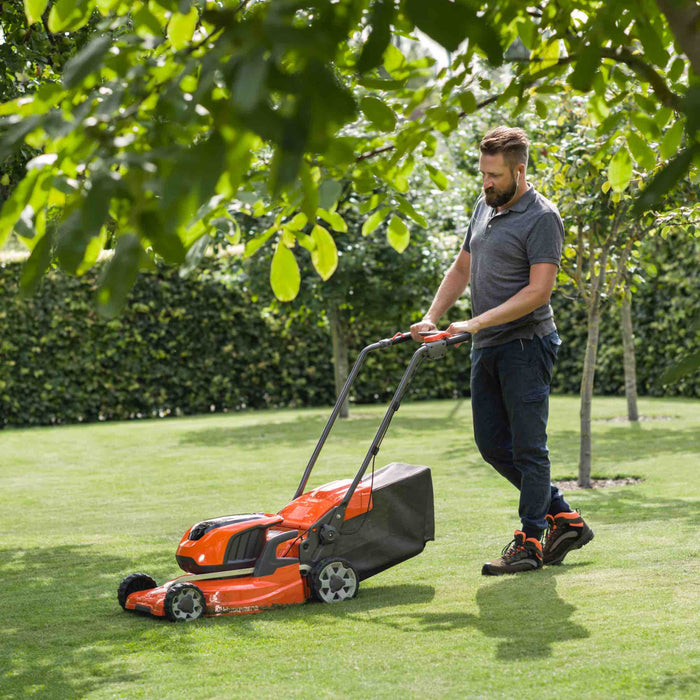 LC 247i Battery Lawn Mower for Midsize Gardens, 40 V, Li-Ion, Push, 47 cm Blade Diameter, 55 l Collector