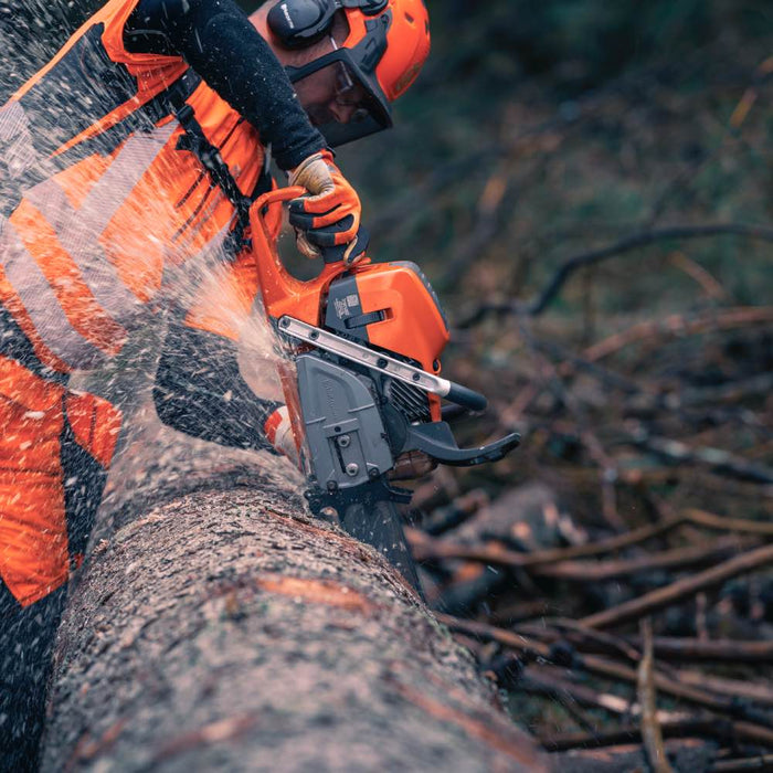 592 XP Powerful Petrol Chainsaw with AutoTune™ 3.0, 90 cc, 7.6 hp, 90 cm Blade, 3/8" Pitch, 7.4 kg