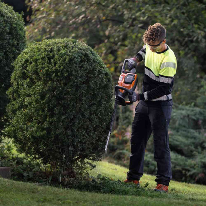 520iHD70 Battery Hedge Trimmer, Commercial-Grade, 40 V, 4,000 cut/min, 70 cm Knife Length, Pivot Rear Handle