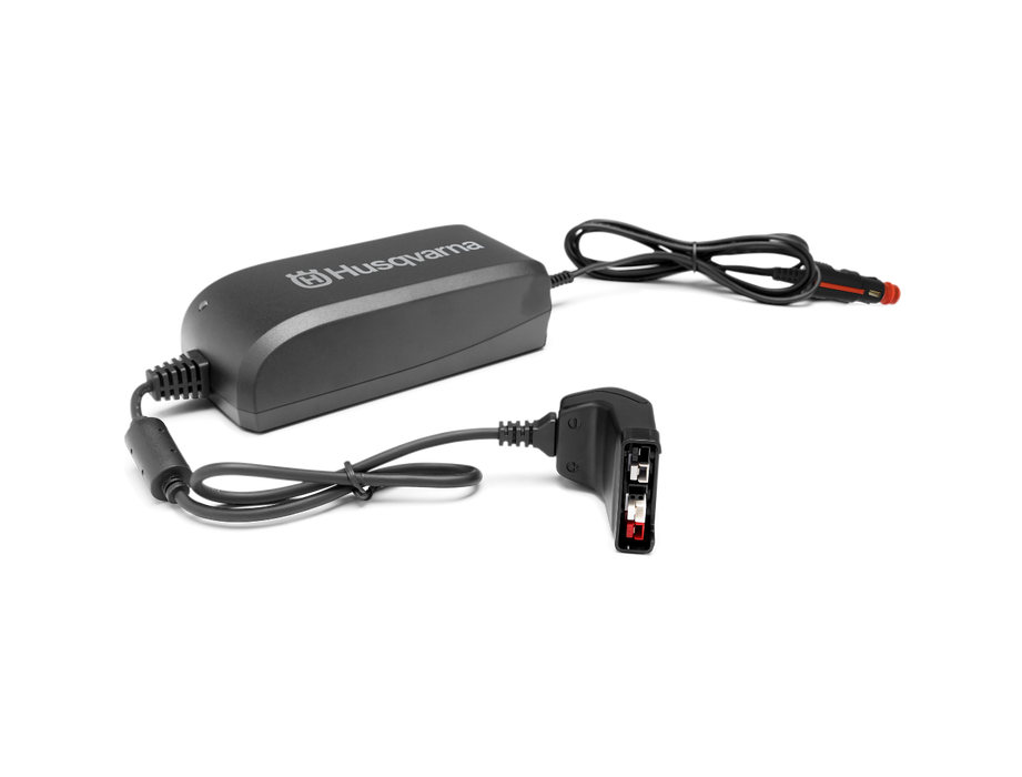 QC80F Compact 12V Battery Charger for Safe In-Car Charging, 12 V, 0.6 kg