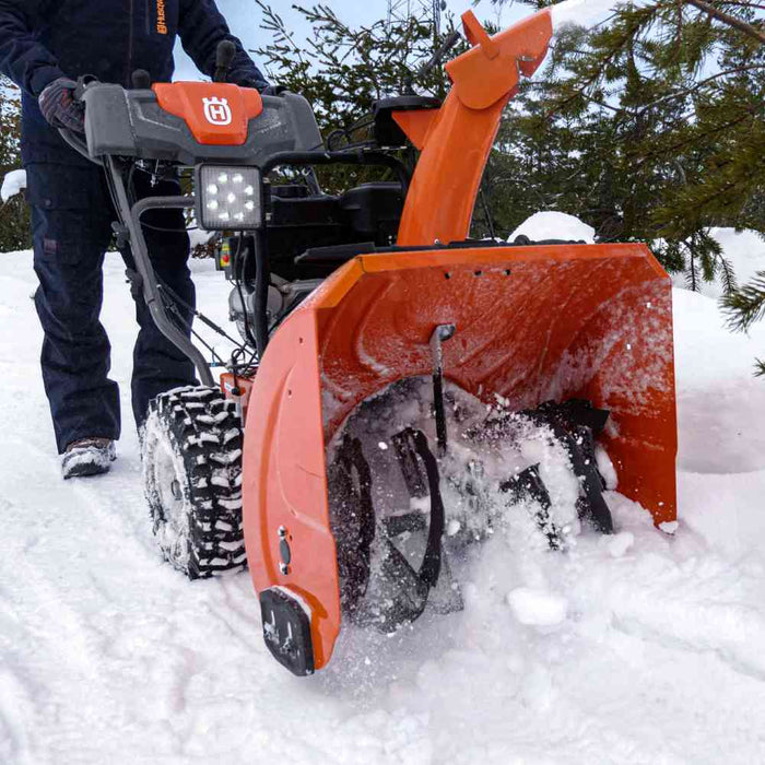 ST 224 Petrol Snow Thrower, Wheels, 6 hp, 61 cm Working Width, 1 to 6 m Throwing Distance, 92 kg-8