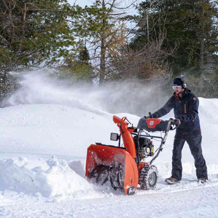 ST 224 Petrol Snow Thrower, Wheels, 6 hp, 61 cm Working Width, 1 to 6 m Throwing Distance, 92 kg-7